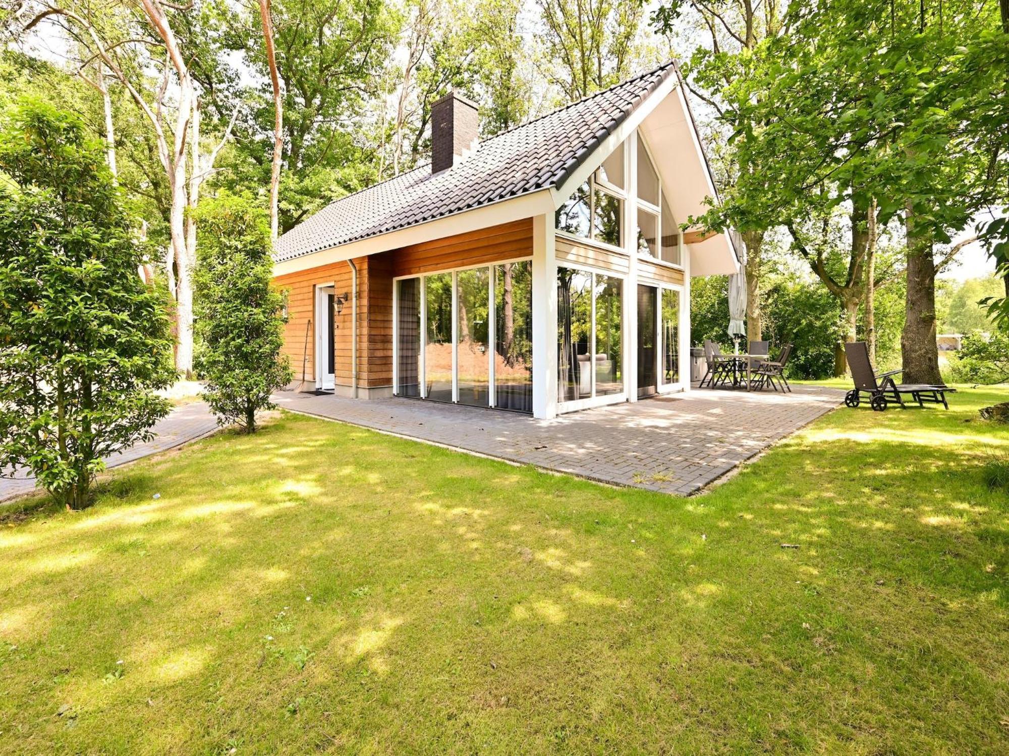 Chalet With Gorgeous View Of The Natural Surroundings Weerselo Bagian luar foto