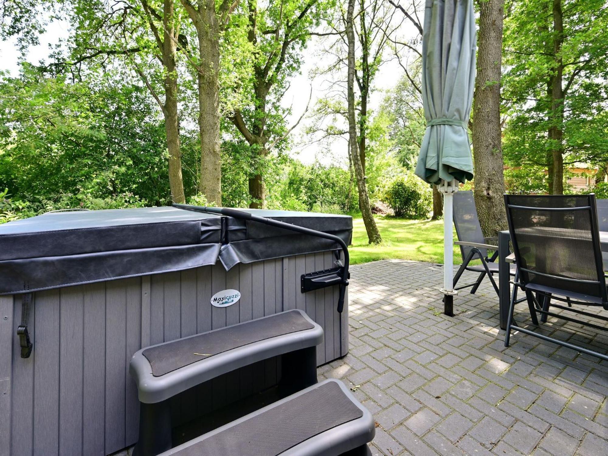 Chalet With Gorgeous View Of The Natural Surroundings Weerselo Bagian luar foto