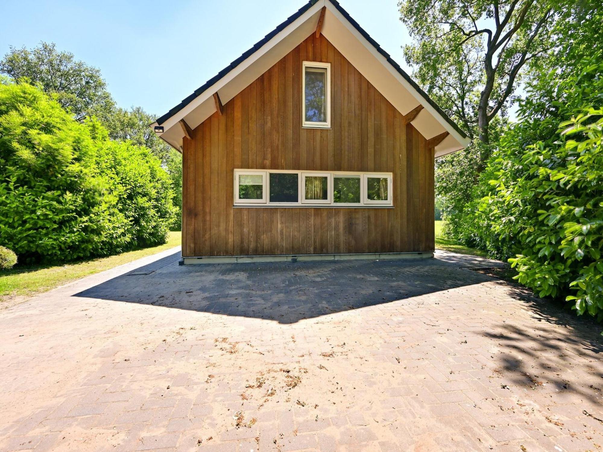 Chalet With Gorgeous View Of The Natural Surroundings Weerselo Bagian luar foto