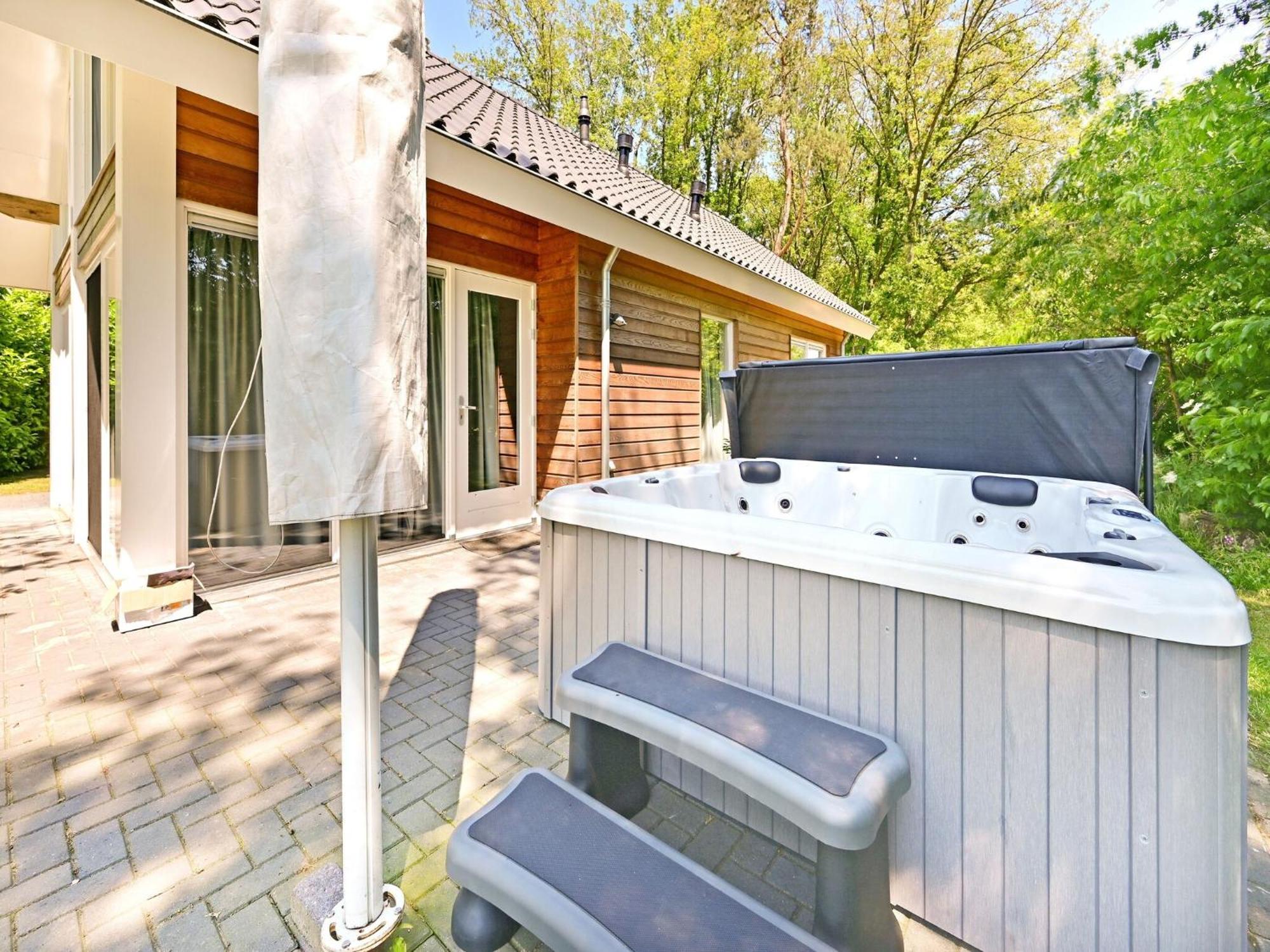 Chalet With Gorgeous View Of The Natural Surroundings Weerselo Bagian luar foto
